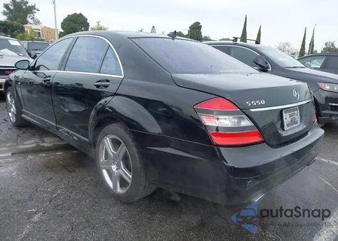 2008 Mercedes-Benz S 550 z USA, uszkodzony, nr VIN WDDNG71XX8A225883